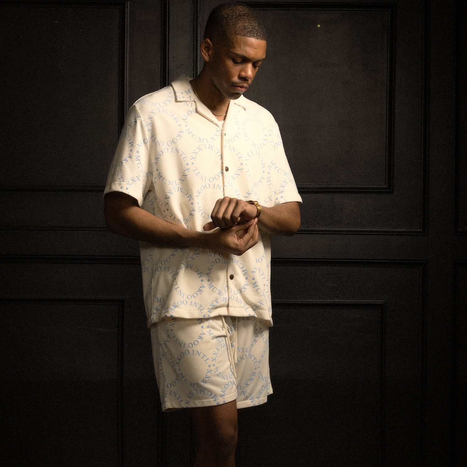 AKOO Cream Coloured outfit